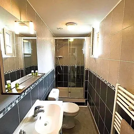 מלון דירות Hoteliere De L'estuaire - Centre 3*